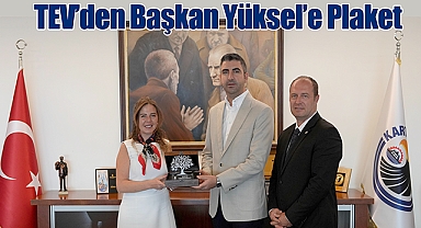 Türk Eğitim Vakfı'ndan Başkan Yüksel'e Plaket