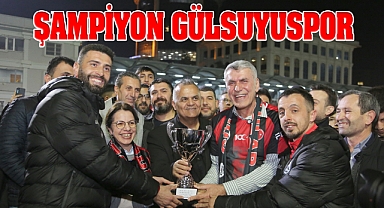 Kadem Başkan Gülsuyuspor'un şampiyonluk kutlamaların katıldı, kupa kaldırdı